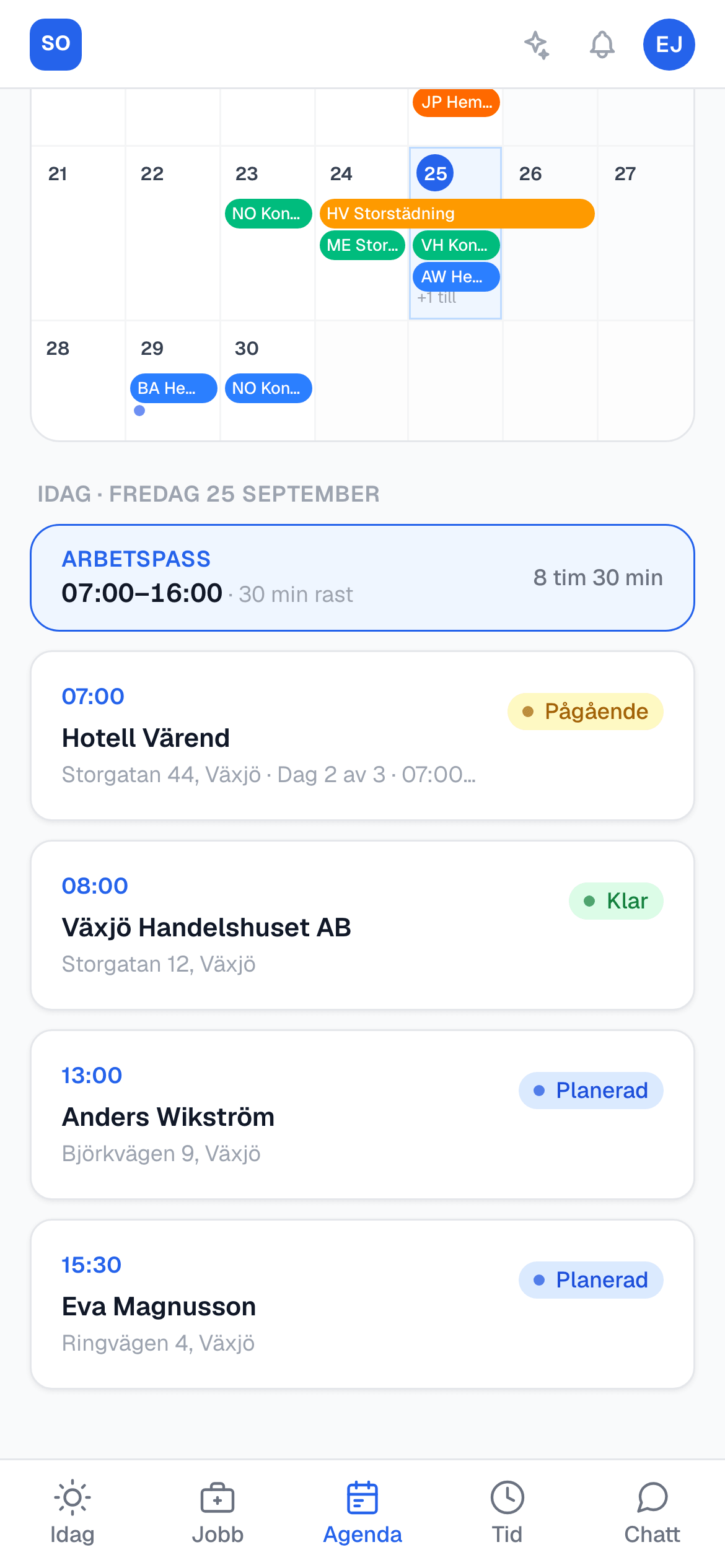 Fältarbetarens kalender i mobilen med dagens arbetspass och jobb med adress