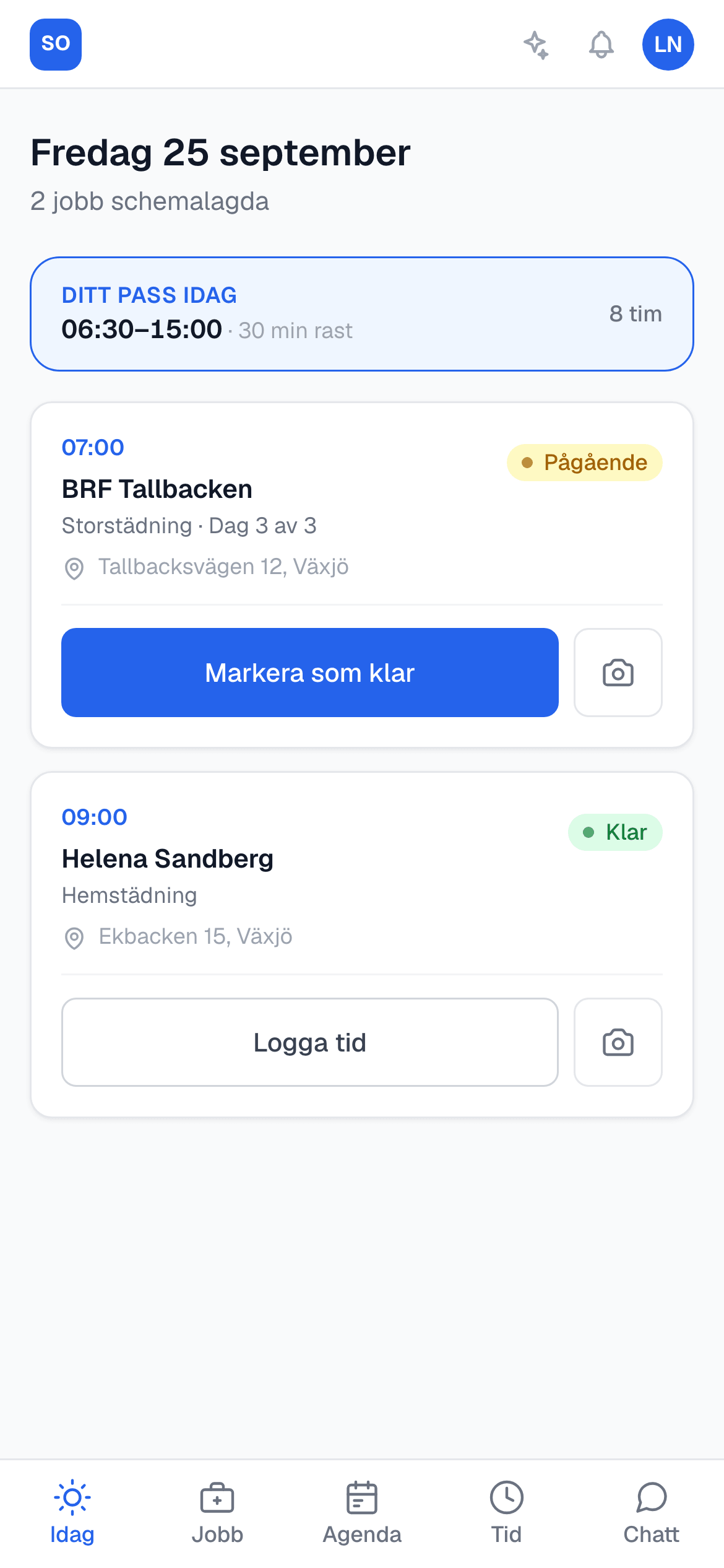 Fältarbetarens vy i mobilen med dagens jobb och flikarna Idag, Jobb, Agenda, Tid och Meddelanden