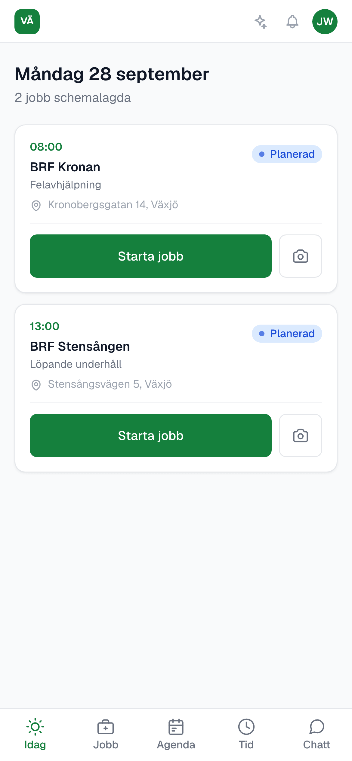 En teknikers dag i mobilen med dagens jobb och knappen Starta jobb