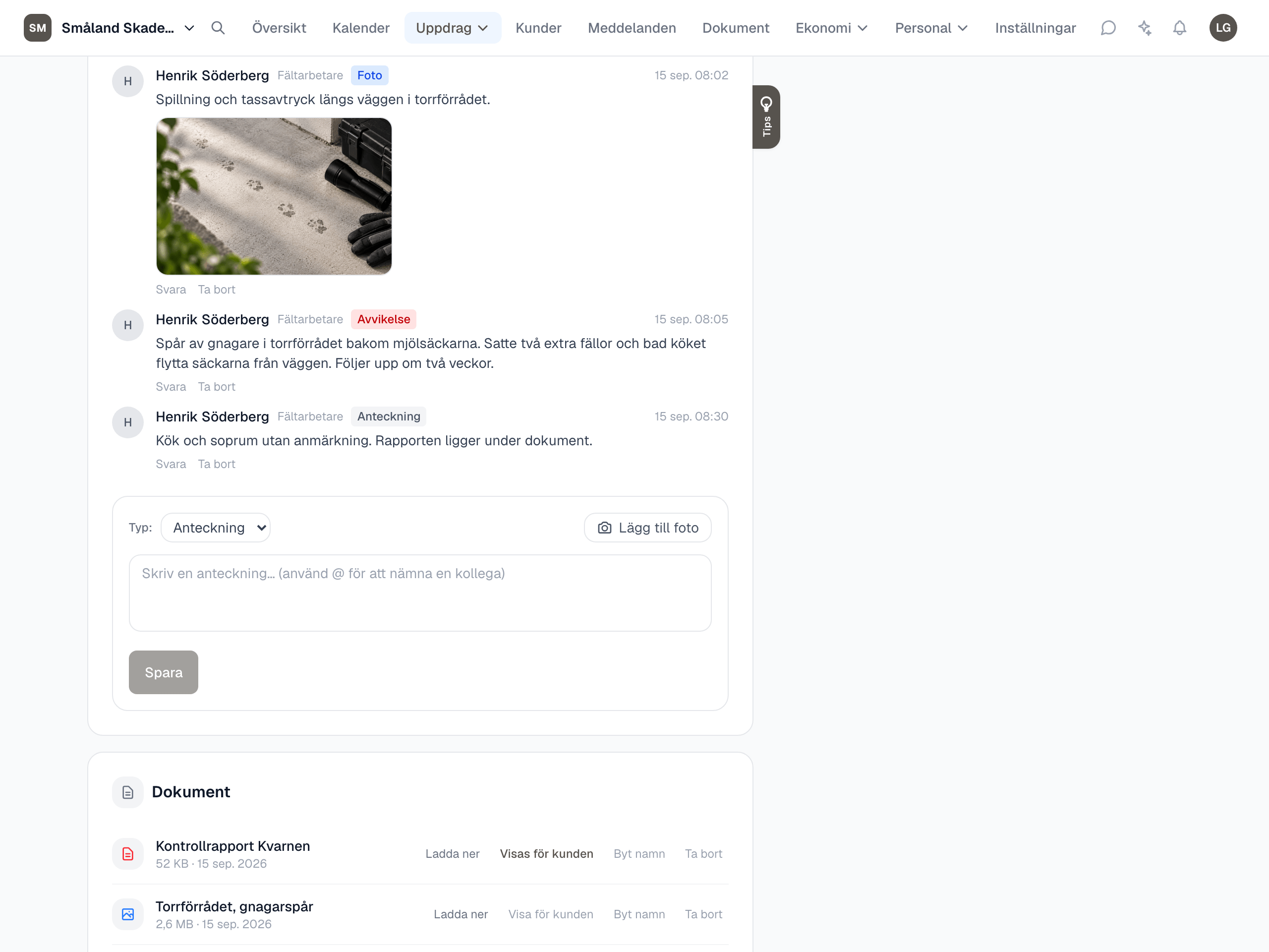 Ett skadedjursjobb med teknikerns foto och en avvikelse om gnagarspår, och dokumentlistan med Visa för kunden